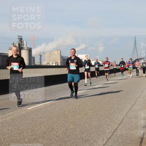 03.10.2025 - Köhlbrandbrückenlauf Lena Gebhardt http://msf.ph/oto/9130024 03.10.2025 09:49:17 Position 2  meine-sportfotos.de