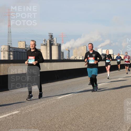 03.10.2025 - Köhlbrandbrückenlauf Lena Gebhardt http://msf.ph/oto/9130029 03.10.2025 09:49:17 Position 2 1397, 2761 meine-sportfotos.de