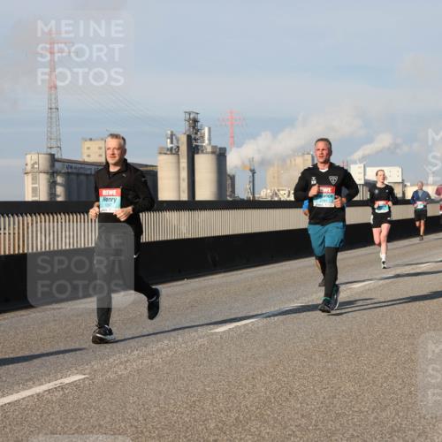 03.10.2025 - Köhlbrandbrückenlauf Lena Gebhardt http://msf.ph/oto/9130036 03.10.2025 09:49:17 Position 2 1397, 2761 meine-sportfotos.de