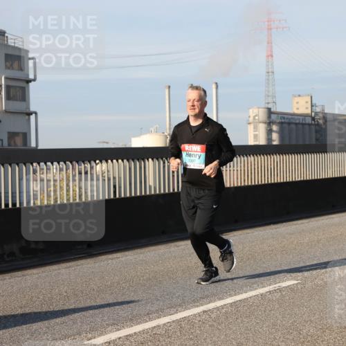 03.10.2025 - Köhlbrandbrückenlauf Lena Gebhardt http://msf.ph/oto/9130060 03.10.2025 09:49:18 Position 2 1397 meine-sportfotos.de