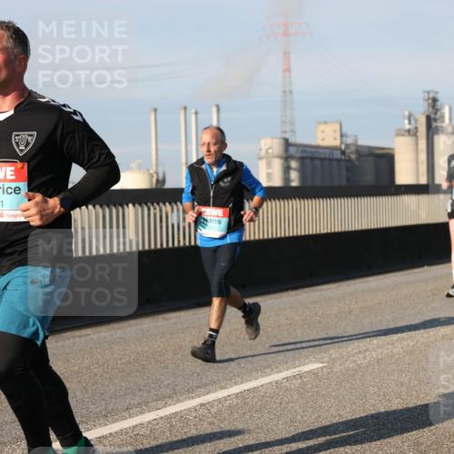03.10.2025 - Köhlbrandbrückenlauf Lena Gebhardt http://msf.ph/oto/9130139 03.10.2025 09:49:20 Position 2 2761 meine-sportfotos.de
