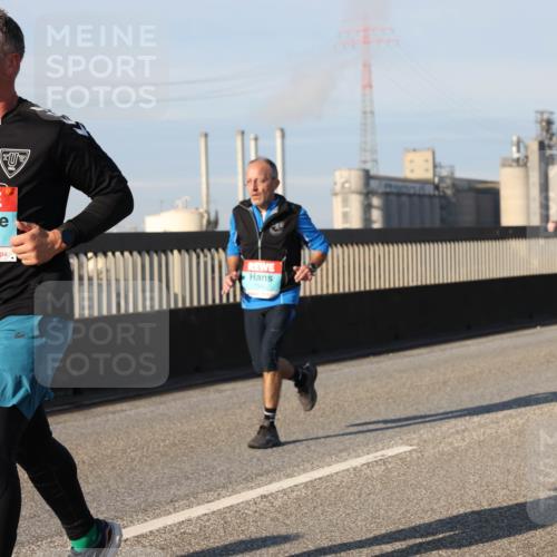 03.10.2025 - Köhlbrandbrückenlauf Lena Gebhardt http://msf.ph/oto/9130143 03.10.2025 09:49:20 Position 2 2761 meine-sportfotos.de