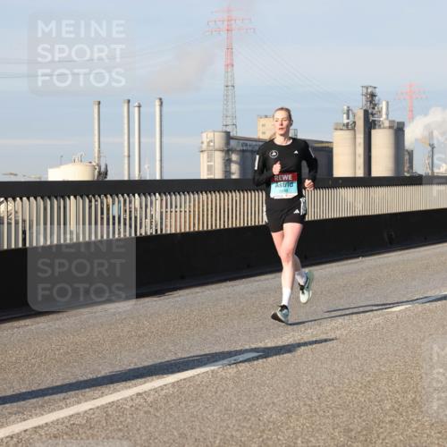 03.10.2025 - Köhlbrandbrückenlauf Lena Gebhardt http://msf.ph/oto/9130170 03.10.2025 09:49:21 Position 2 2698, 12 meine-sportfotos.de