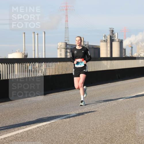 03.10.2025 - Köhlbrandbrückenlauf Lena Gebhardt http://msf.ph/oto/9130177 03.10.2025 09:49:21 Position 2 12 meine-sportfotos.de