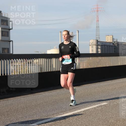 03.10.2025 - Köhlbrandbrückenlauf Lena Gebhardt http://msf.ph/oto/9130195 03.10.2025 09:49:22 Position 2 2698 meine-sportfotos.de