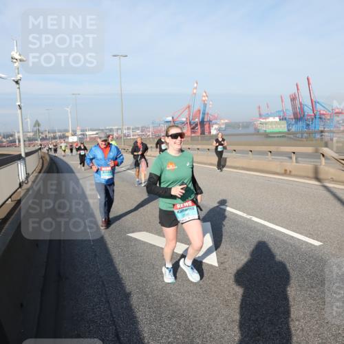 03.10.2025 - Köhlbrandbrückenlauf Yannick Fuchs http://msf.ph/oto/9130206 03.10.2025 09:02:35 Position 2 2260 meine-sportfotos.de