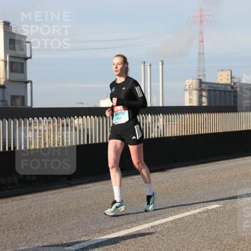 03.10.2025 - Köhlbrandbrückenlauf Lena Gebhardt http://msf.ph/oto/9130207 03.10.2025 09:49:22 Position 2 2698 meine-sportfotos.de