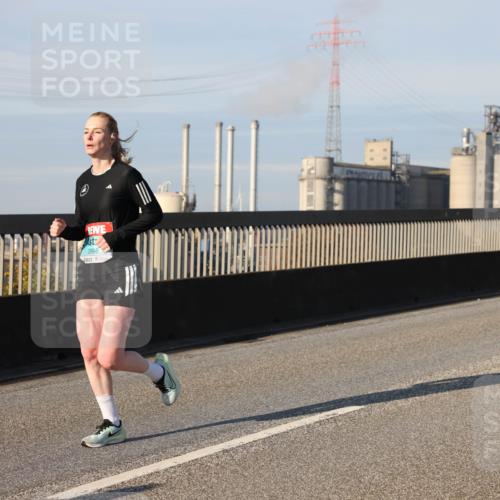 03.10.2025 - Köhlbrandbrückenlauf Lena Gebhardt http://msf.ph/oto/9130213 03.10.2025 09:49:22 Position 2 2698, 12 meine-sportfotos.de