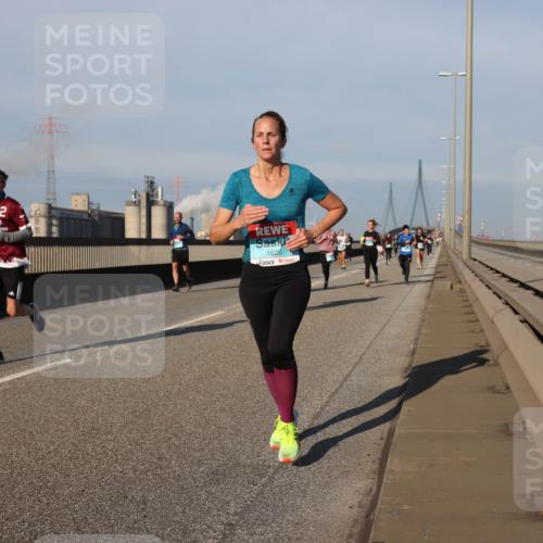 03.10.2025 - Köhlbrandbrückenlauf Lena Gebhardt http://msf.ph/oto/9130258 03.10.2025 09:49:24 Position 2 12, 1626 meine-sportfotos.de