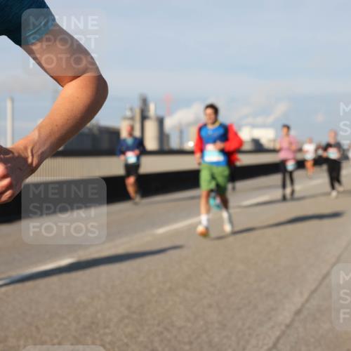 03.10.2025 - Köhlbrandbrückenlauf Lena Gebhardt http://msf.ph/oto/9130272 03.10.2025 09:49:25 Position 2  meine-sportfotos.de