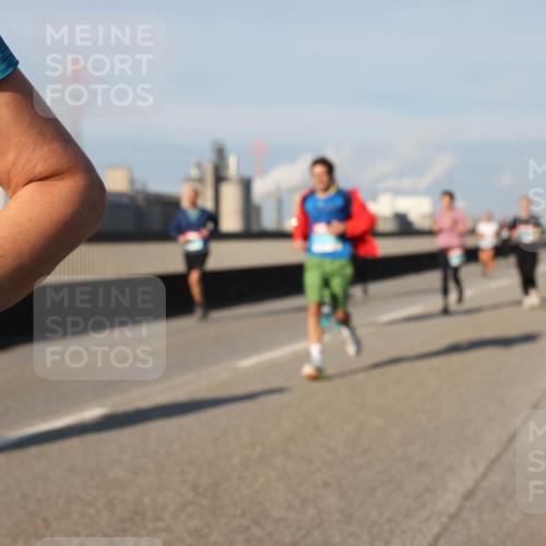 03.10.2025 - Köhlbrandbrückenlauf Lena Gebhardt http://msf.ph/oto/9130279 03.10.2025 09:49:25 Position 2  meine-sportfotos.de