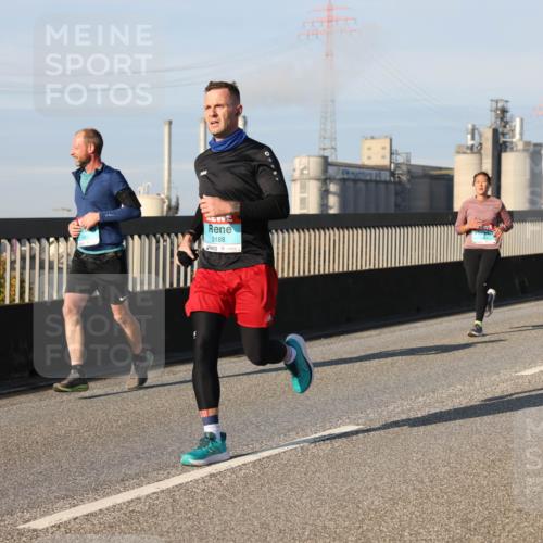 03.10.2025 - Köhlbrandbrückenlauf Lena Gebhardt http://msf.ph/oto/9130362 03.10.2025 09:49:27 Position 2 3188, 1424 meine-sportfotos.de