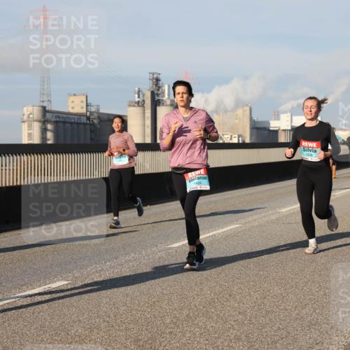 03.10.2025 - Köhlbrandbrückenlauf Lena Gebhardt http://msf.ph/oto/9130367 03.10.2025 09:49:28 Position 2 1424, 1208, 3497 meine-sportfotos.de