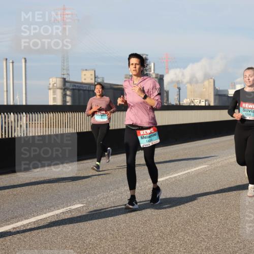 03.10.2025 - Köhlbrandbrückenlauf Lena Gebhardt http://msf.ph/oto/9130380 03.10.2025 09:49:28 Position 2 1424, 1208 meine-sportfotos.de
