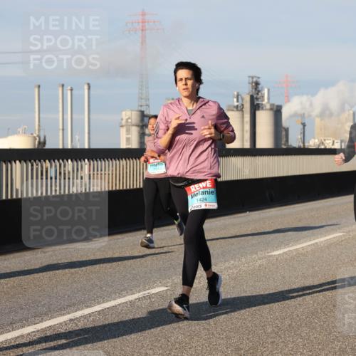03.10.2025 - Köhlbrandbrückenlauf Lena Gebhardt http://msf.ph/oto/9130386 03.10.2025 09:49:28 Position 2 1424, 1208 meine-sportfotos.de