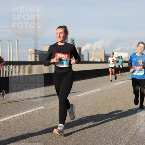 03.10.2025 - Köhlbrandbrückenlauf Lena Gebhardt http://msf.ph/oto/9130416 03.10.2025 09:49:30 Position 2 1208, 3497 meine-sportfotos.de