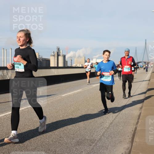 03.10.2025 - Köhlbrandbrückenlauf Lena Gebhardt http://msf.ph/oto/9130421 03.10.2025 09:49:30 Position 2 1208, 3497 meine-sportfotos.de
