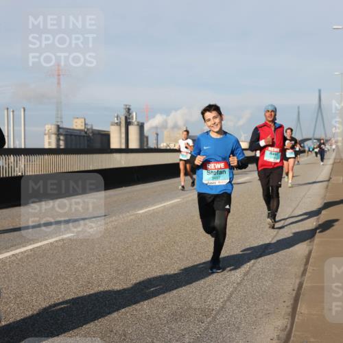 03.10.2025 - Köhlbrandbrückenlauf Lena Gebhardt http://msf.ph/oto/9130431 03.10.2025 09:49:30 Position 2 1208, 3497 meine-sportfotos.de