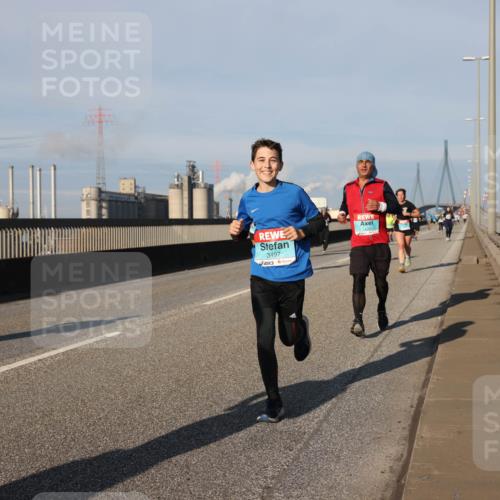 03.10.2025 - Köhlbrandbrückenlauf Lena Gebhardt http://msf.ph/oto/9130441 03.10.2025 09:49:30 Position 2 3497 meine-sportfotos.de
