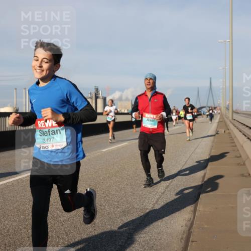 03.10.2025 - Köhlbrandbrückenlauf Lena Gebhardt http://msf.ph/oto/9130482 03.10.2025 09:49:31 Position 2 3497, 1134 meine-sportfotos.de