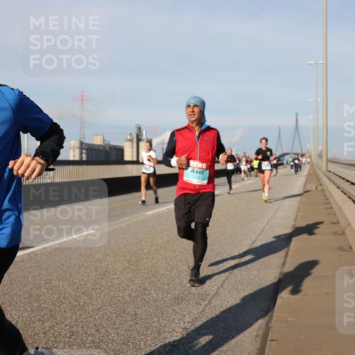 03.10.2025 - Köhlbrandbrückenlauf Lena Gebhardt http://msf.ph/oto/9130486 03.10.2025 09:49:32 Position 2 3497, 1134 meine-sportfotos.de