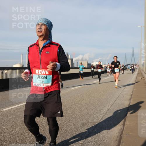 03.10.2025 - Köhlbrandbrückenlauf Lena Gebhardt http://msf.ph/oto/9130509 03.10.2025 09:49:32 Position 2 1134 meine-sportfotos.de