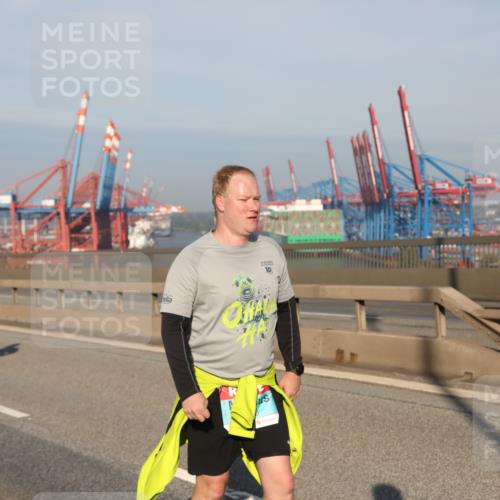 03.10.2025 - Köhlbrandbrückenlauf Yannick Fuchs http://msf.ph/oto/9130534 03.10.2025 09:02:59 Position 2  meine-sportfotos.de