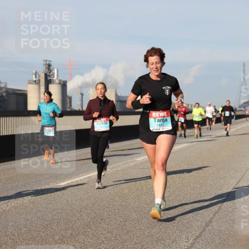 03.10.2025 - Köhlbrandbrückenlauf Lena Gebhardt http://msf.ph/oto/9130547 03.10.2025 09:49:34 Position 2 3409, 1412 meine-sportfotos.de