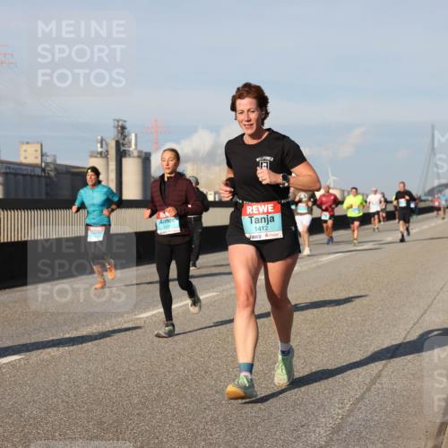 03.10.2025 - Köhlbrandbrückenlauf Lena Gebhardt http://msf.ph/oto/9130555 03.10.2025 09:49:34 Position 2 1412 meine-sportfotos.de