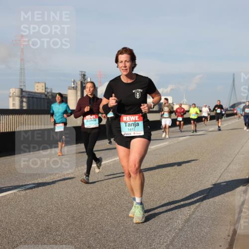 03.10.2025 - Köhlbrandbrückenlauf Lena Gebhardt http://msf.ph/oto/9130559 03.10.2025 09:49:34 Position 2 1412 meine-sportfotos.de