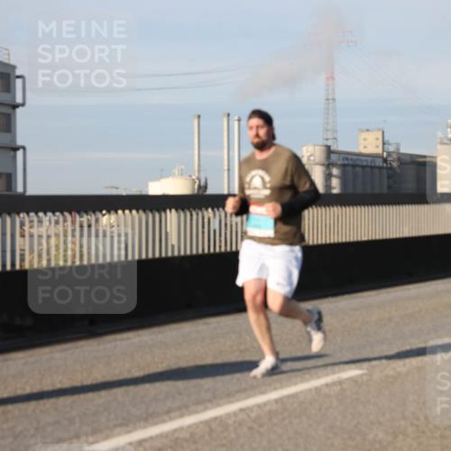 03.10.2025 - Köhlbrandbrückenlauf Lena Gebhardt http://msf.ph/oto/9130686 03.10.2025 09:49:39 Position 2  meine-sportfotos.de
