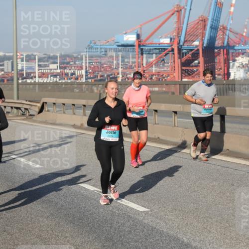03.10.2025 - Köhlbrandbrückenlauf Yannick Fuchs http://msf.ph/oto/9130711 03.10.2025 09:03:06 Position 2 373, 3374 meine-sportfotos.de