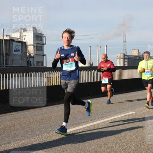 03.10.2025 - Köhlbrandbrückenlauf Lena Gebhardt http://msf.ph/oto/9130758 03.10.2025 09:49:40 Position 2 3379 meine-sportfotos.de