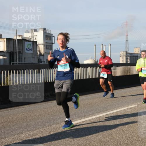 03.10.2025 - Köhlbrandbrückenlauf Lena Gebhardt http://msf.ph/oto/9130767 03.10.2025 09:49:41 Position 2  meine-sportfotos.de