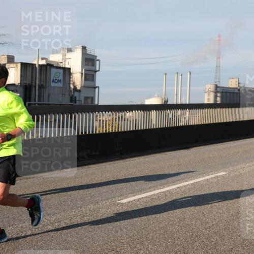 03.10.2025 - Köhlbrandbrückenlauf Lena Gebhardt http://msf.ph/oto/9130858 03.10.2025 09:49:42 Position 2 3198, 503 meine-sportfotos.de