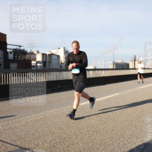 03.10.2025 - Köhlbrandbrückenlauf Lena Gebhardt http://msf.ph/oto/9130895 03.10.2025 09:49:44 Position 2  meine-sportfotos.de