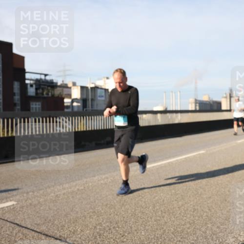 03.10.2025 - Köhlbrandbrückenlauf Lena Gebhardt http://msf.ph/oto/9130904 03.10.2025 09:49:44 Position 2  meine-sportfotos.de