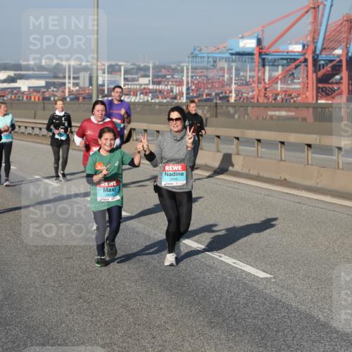 03.10.2025 - Köhlbrandbrückenlauf Yannick Fuchs http://msf.ph/oto/9130911 03.10.2025 09:03:14 Position 2 2899, 2898 meine-sportfotos.de