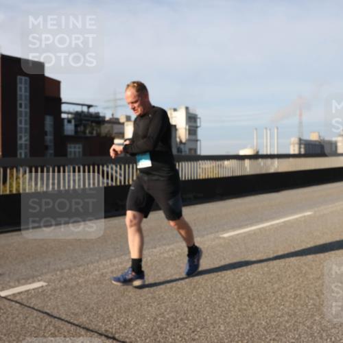 03.10.2025 - Köhlbrandbrückenlauf Lena Gebhardt http://msf.ph/oto/9130929 03.10.2025 09:49:44 Position 2  meine-sportfotos.de