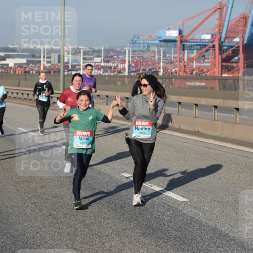 03.10.2025 - Köhlbrandbrückenlauf Yannick Fuchs http://msf.ph/oto/9130936 03.10.2025 09:03:14 Position 2 2898, 2899 meine-sportfotos.de