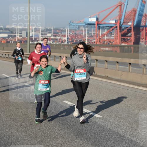 03.10.2025 - Köhlbrandbrückenlauf Yannick Fuchs http://msf.ph/oto/9130943 03.10.2025 09:03:14 Position 2 2898, 2899 meine-sportfotos.de
