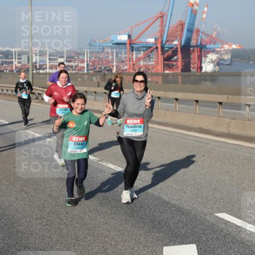 03.10.2025 - Köhlbrandbrückenlauf Yannick Fuchs http://msf.ph/oto/9130971 03.10.2025 09:03:15 Position 2 2898, 2899 meine-sportfotos.de
