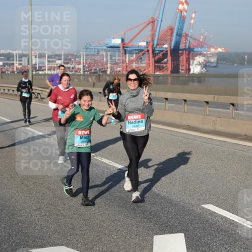 03.10.2025 - Köhlbrandbrückenlauf Yannick Fuchs http://msf.ph/oto/9130981 03.10.2025 09:03:15 Position 2 2898, 2899 meine-sportfotos.de