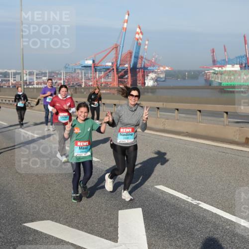 03.10.2025 - Köhlbrandbrückenlauf Yannick Fuchs http://msf.ph/oto/9130989 03.10.2025 09:03:16 Position 2 2898, 2899 meine-sportfotos.de