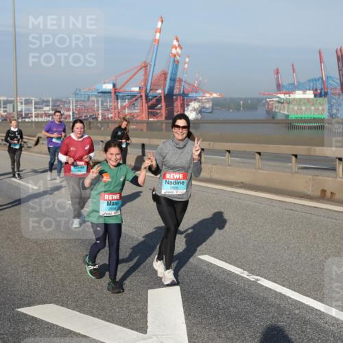 03.10.2025 - Köhlbrandbrückenlauf Yannick Fuchs http://msf.ph/oto/9130996 03.10.2025 09:03:16 Position 2 2898, 2899 meine-sportfotos.de