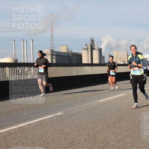 03.10.2025 - Köhlbrandbrückenlauf Lena Gebhardt http://msf.ph/oto/9130999 03.10.2025 09:49:49 Position 2 4, 1378, 1377 meine-sportfotos.de