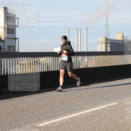 03.10.2025 - Köhlbrandbrückenlauf Lena Gebhardt http://msf.ph/oto/9131006 03.10.2025 09:49:49 Position 2  meine-sportfotos.de