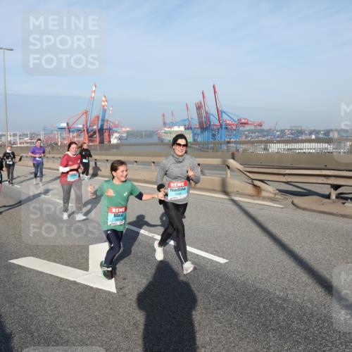 03.10.2025 - Köhlbrandbrückenlauf Yannick Fuchs http://msf.ph/oto/9131025 03.10.2025 09:03:17 Position 2 4 meine-sportfotos.de