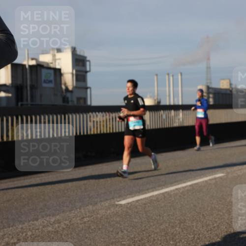 03.10.2025 - Köhlbrandbrückenlauf Lena Gebhardt http://msf.ph/oto/9131067 03.10.2025 09:49:51 Position 2  meine-sportfotos.de