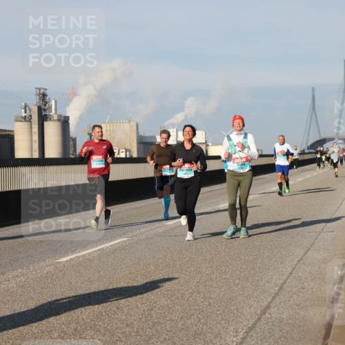 03.10.2025 - Köhlbrandbrückenlauf Lena Gebhardt http://msf.ph/oto/9131157 03.10.2025 09:49:55 Position 2  meine-sportfotos.de